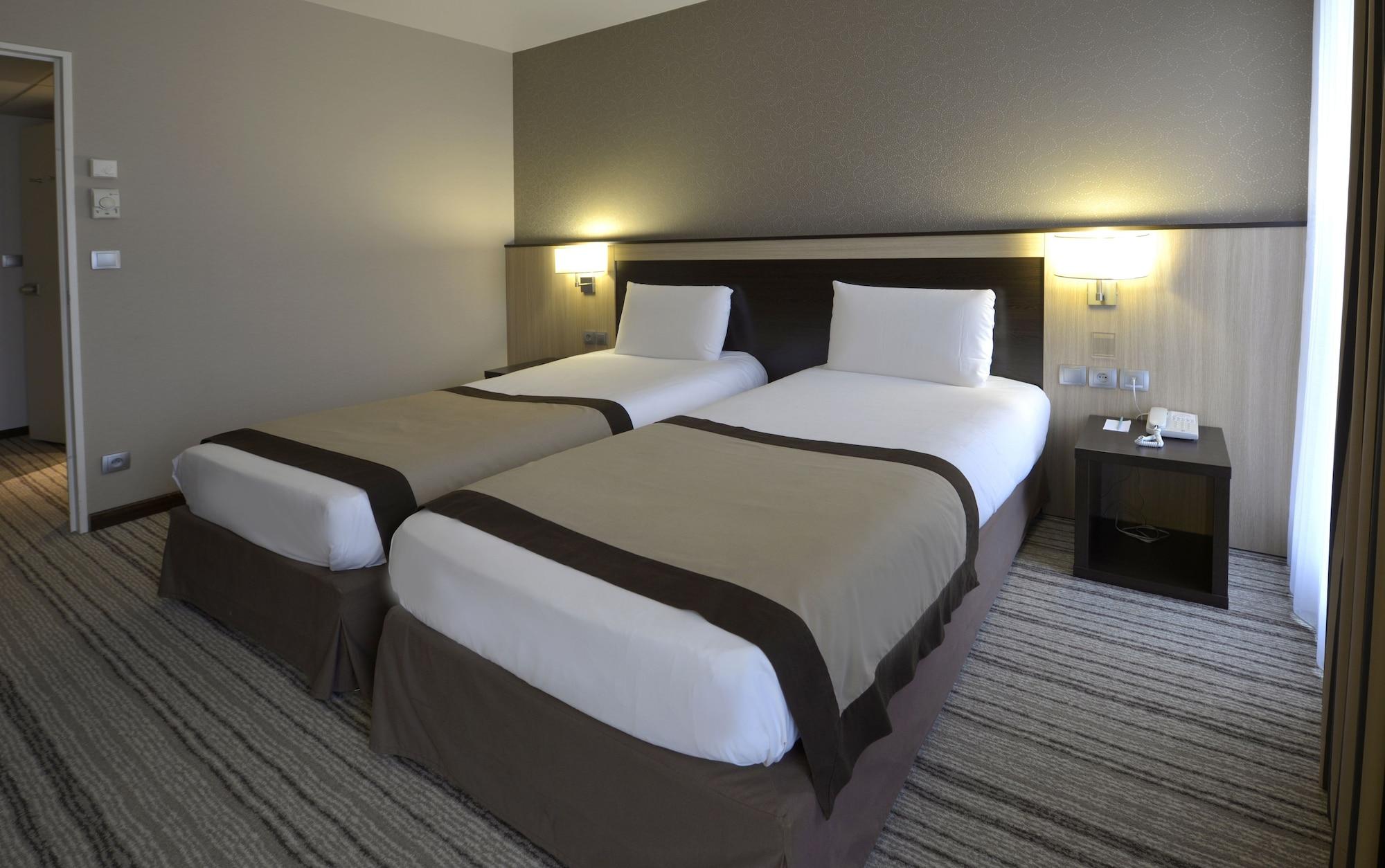 Hotel Mercure Centre Champ De Mars 4*