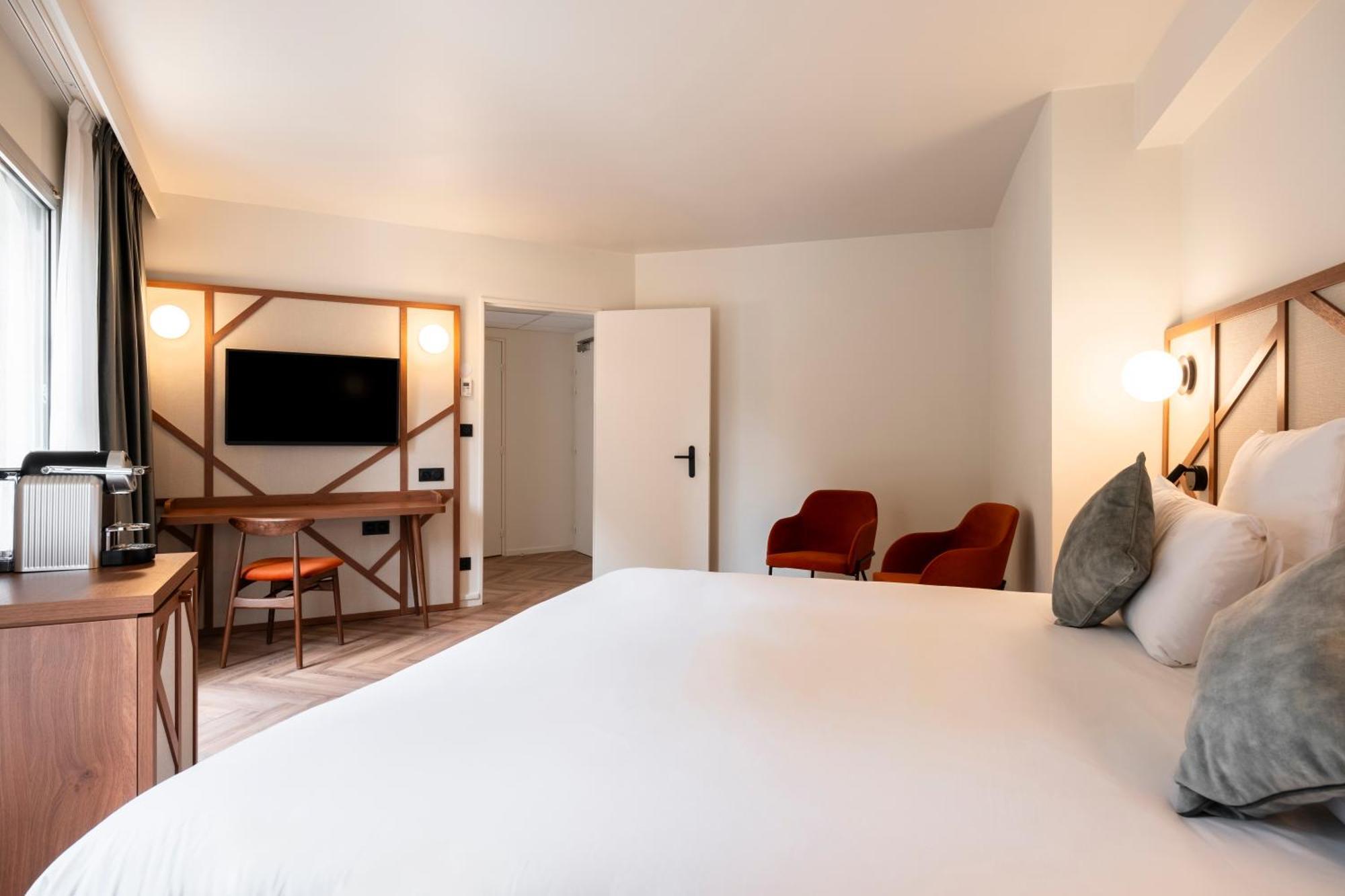 Mercure Centre Champ De Mars 4*