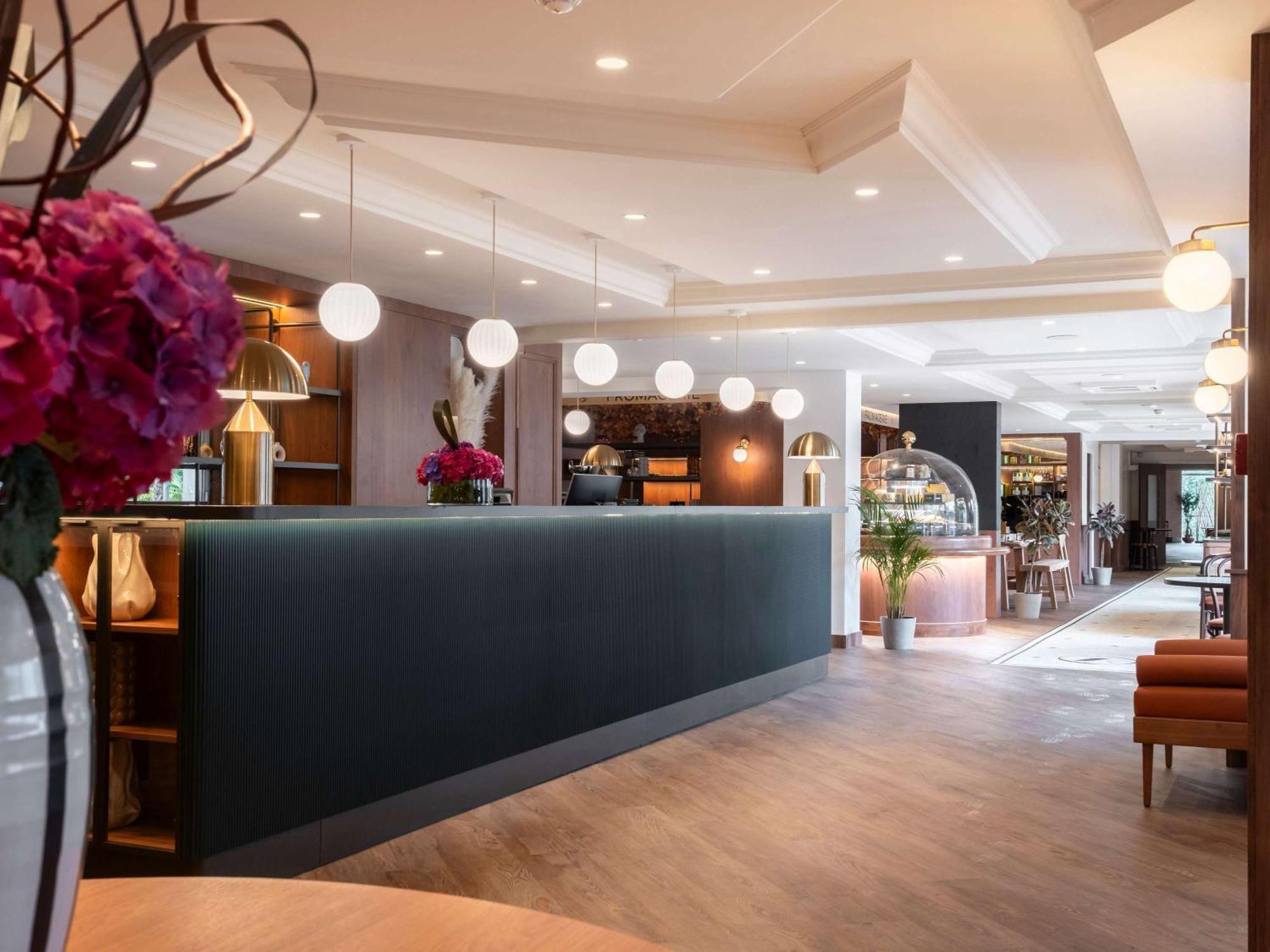 Hotel Mercure Centre Champ De Mars 4*
