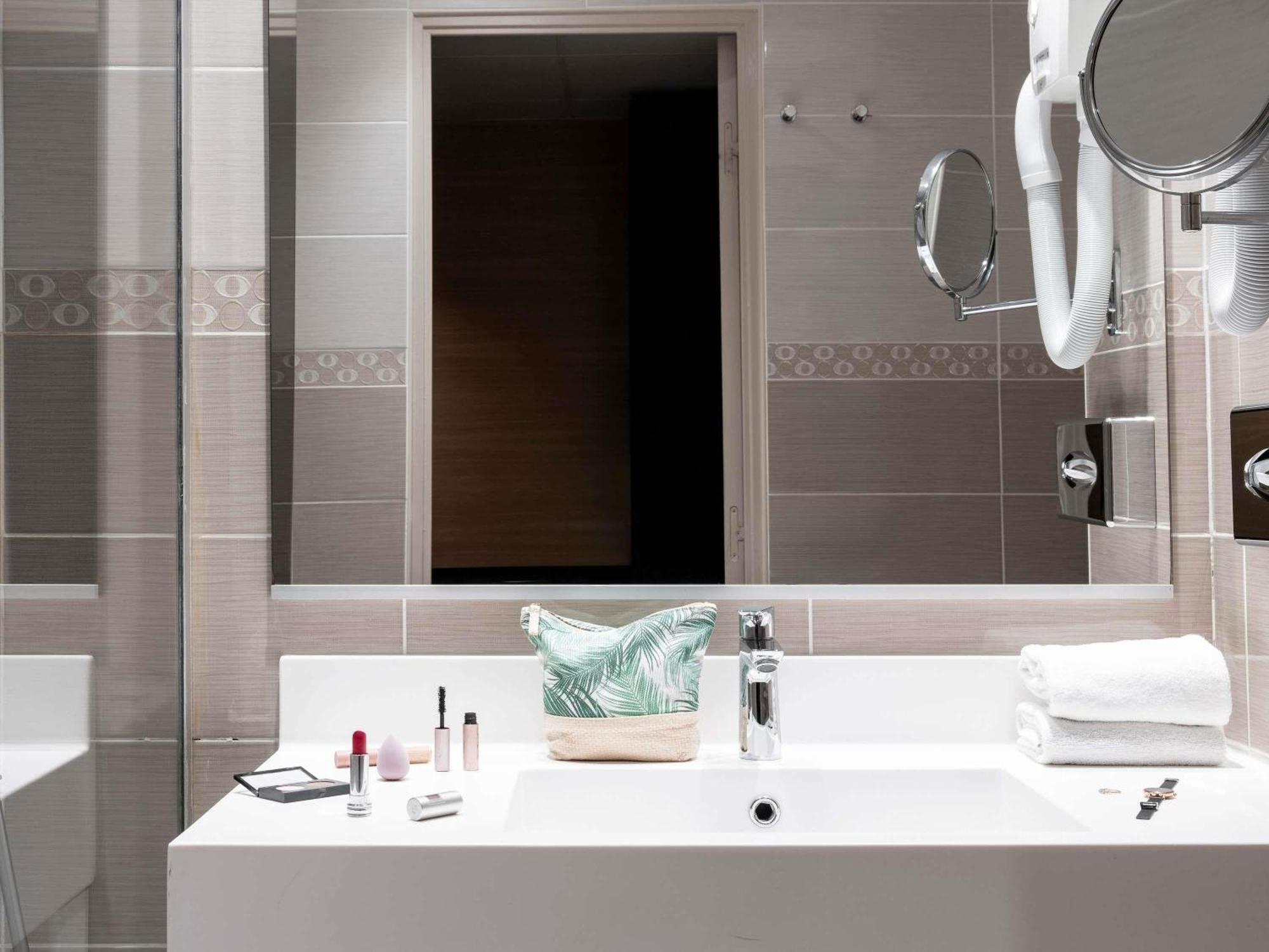 Hotel Mercure Centre Champ De Mars 4*