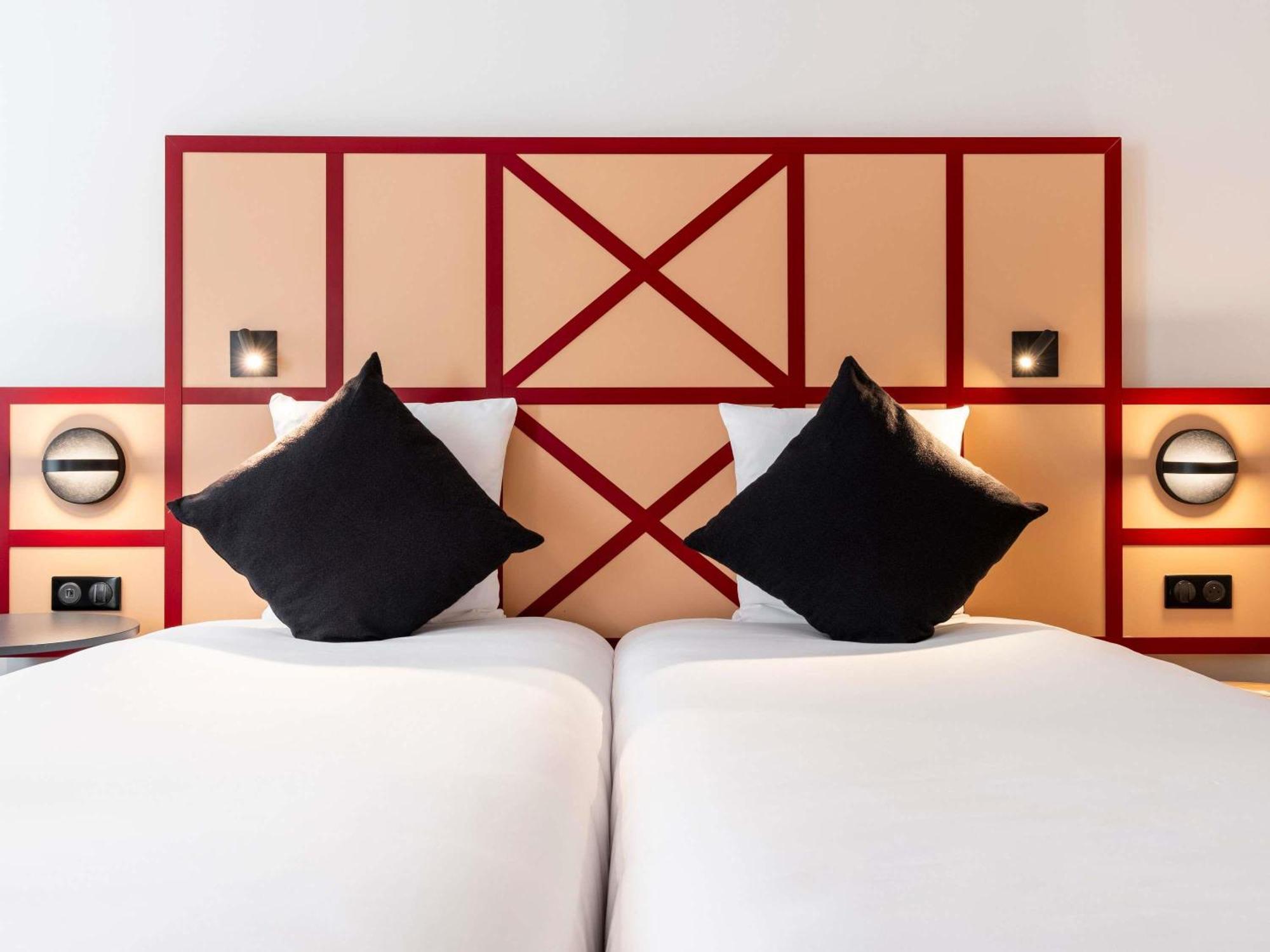 Hotel Mercure Centre Champ De Mars 4*