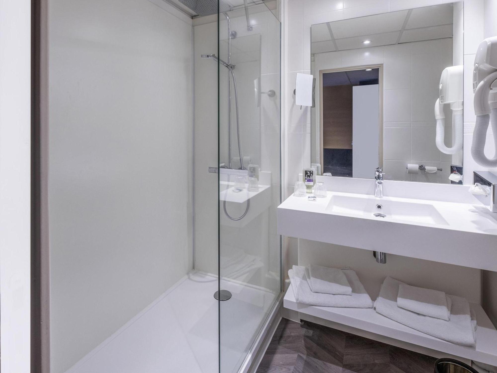 Mercure Centre Champ De Mars 4*