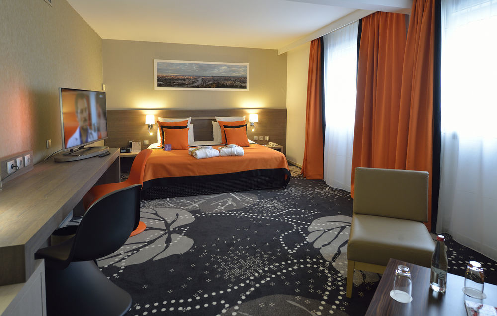 Mercure Centre Champ De Mars 4*